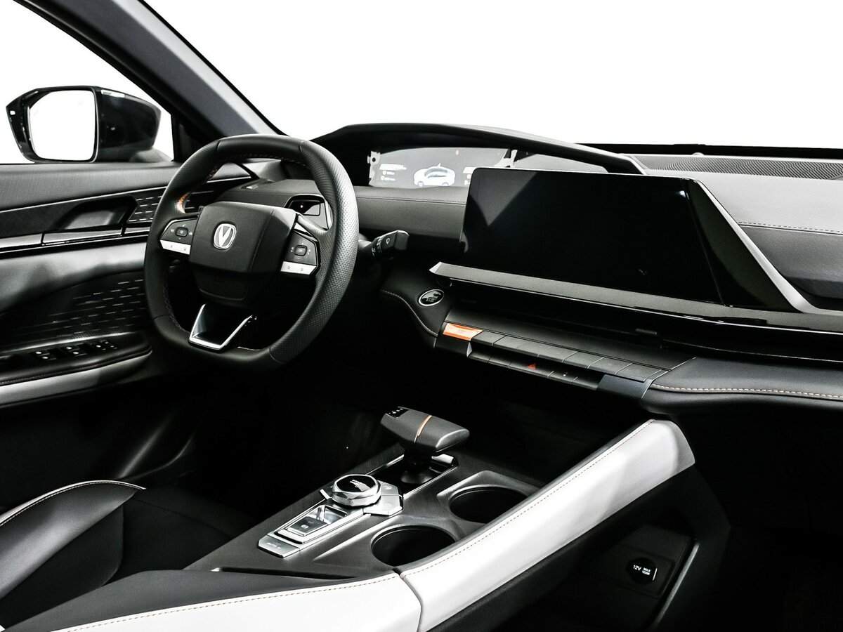 Changan UNI-V б/у, 2024, Роботизированная. Фото: #8