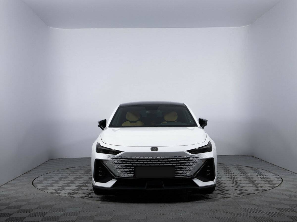 Changan UNI-V б/у, 2023, Роботизированная. Фото: #1