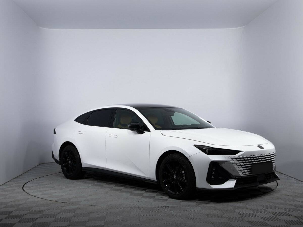 Changan UNI-V б/у, 2023, Роботизированная. Фото: #2