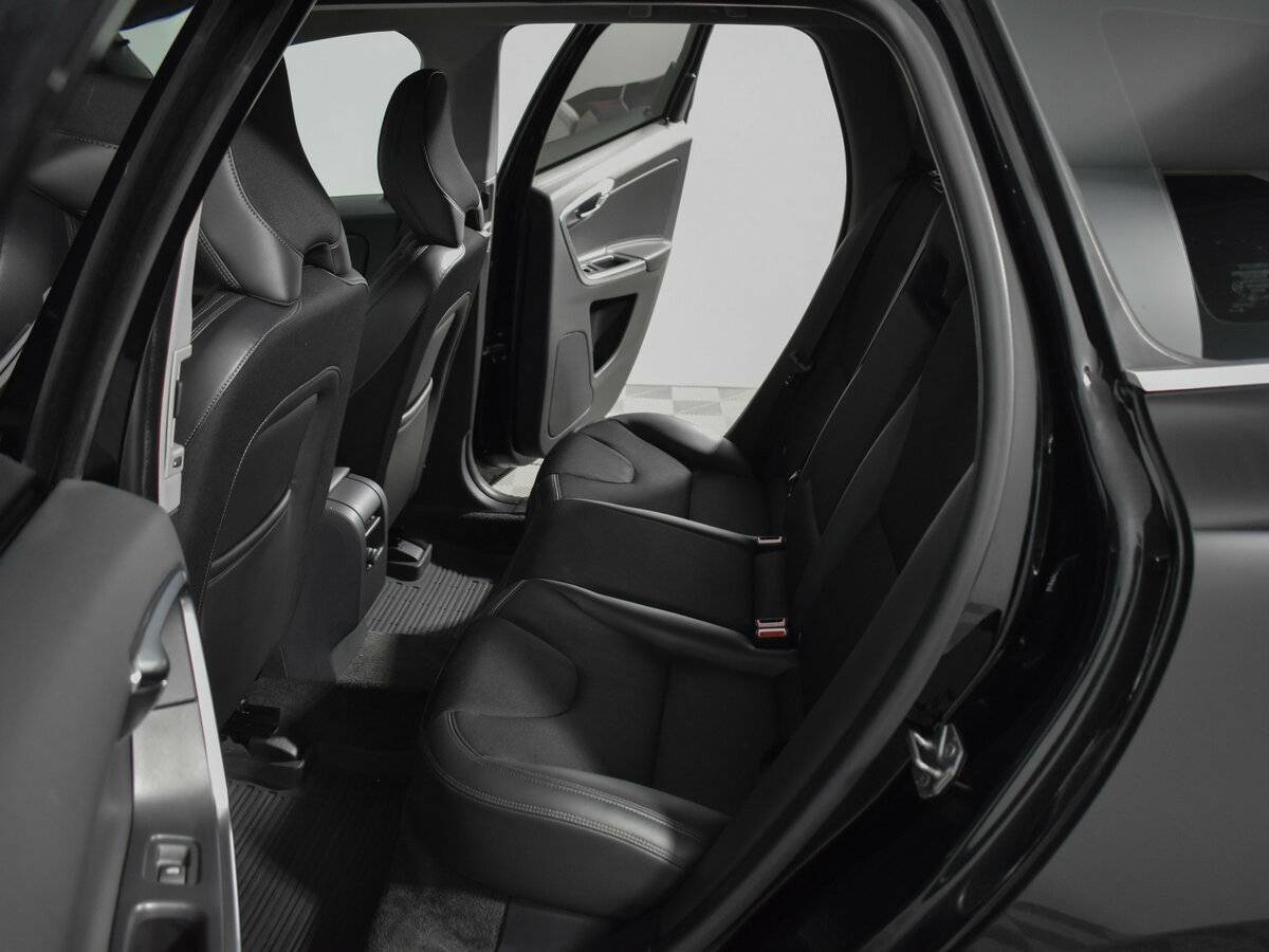 Volvo XC60 б/у, 2017, Автоматическая. Фото: #11