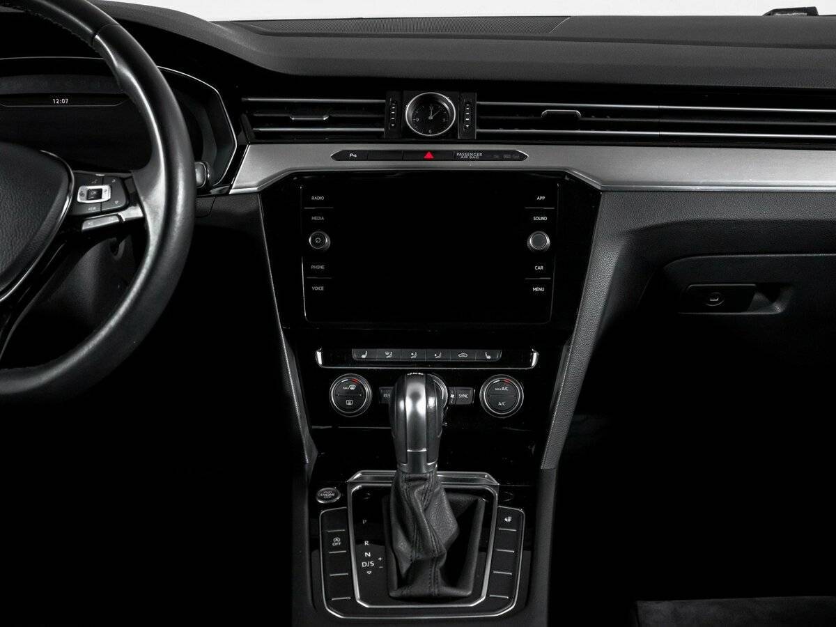 Volkswagen Passat б/у, 2019, Роботизированная. Фото: #12