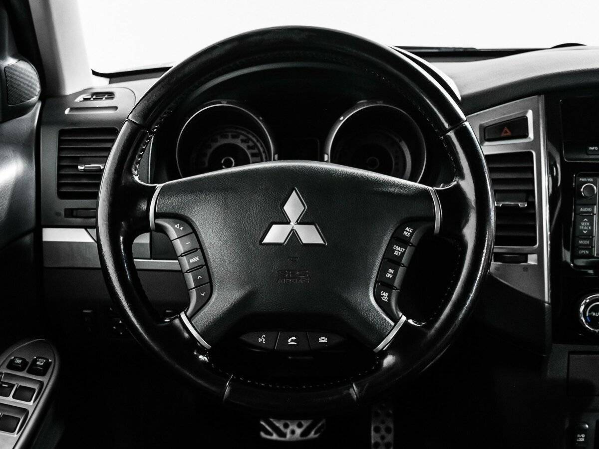 Mitsubishi Pajero б/у, 2015, Автоматическая. Фото: #11