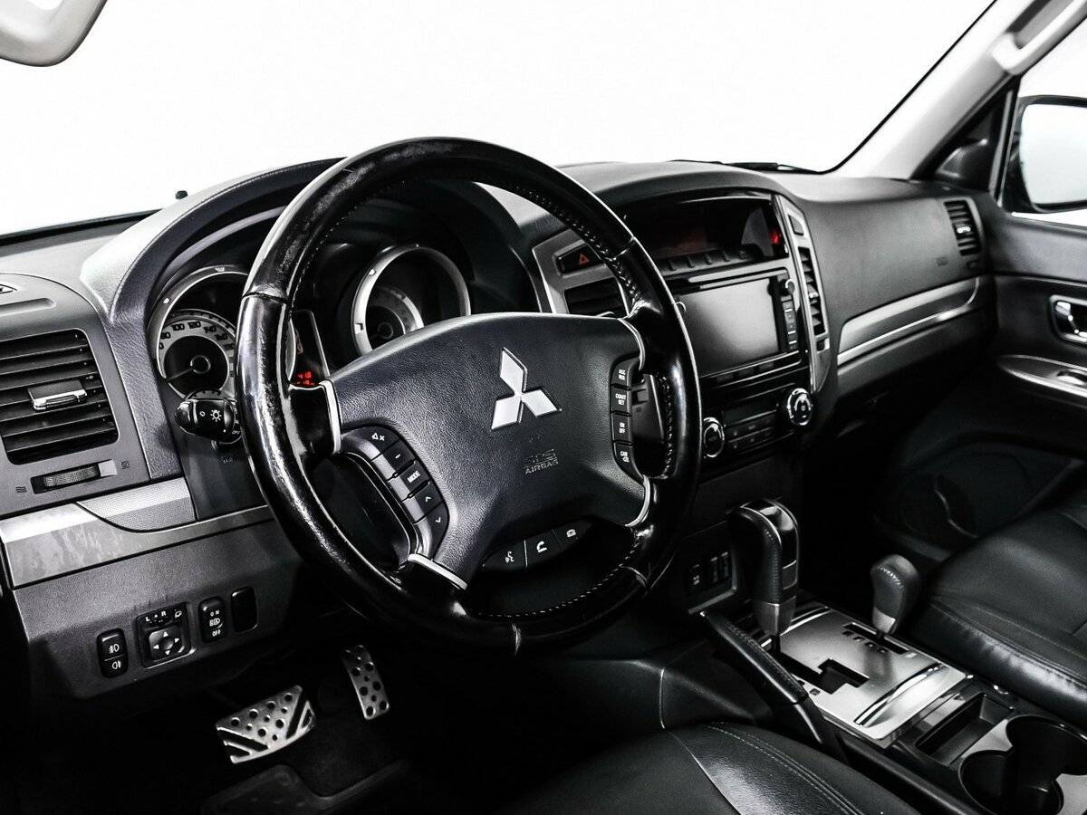 Mitsubishi Pajero б/у, 2015, Автоматическая. Фото: #12