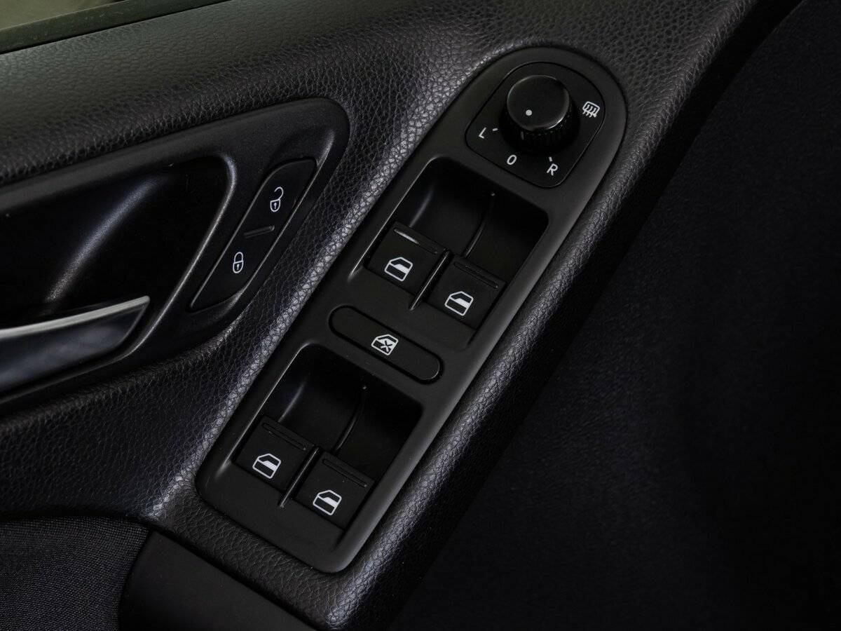 Volkswagen Golf б/у, 2012, Механическая. Фото: #13