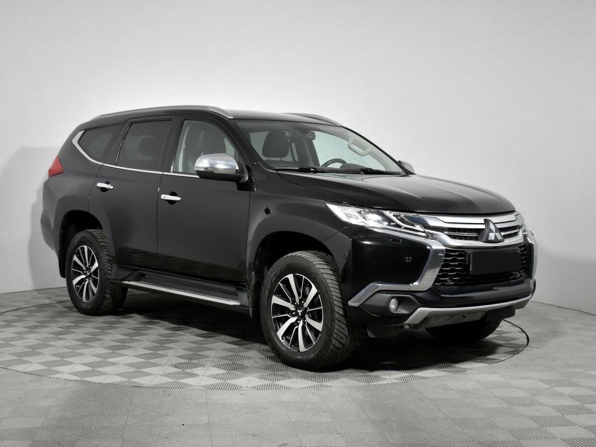 Mitsubishi Pajero Sport б/у, 2017, Автоматическая. Фото: #2