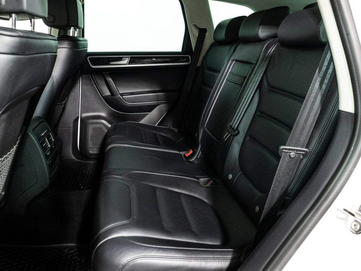 Volkswagen Touareg б/у, 2016, Автоматическая. Фото: #9