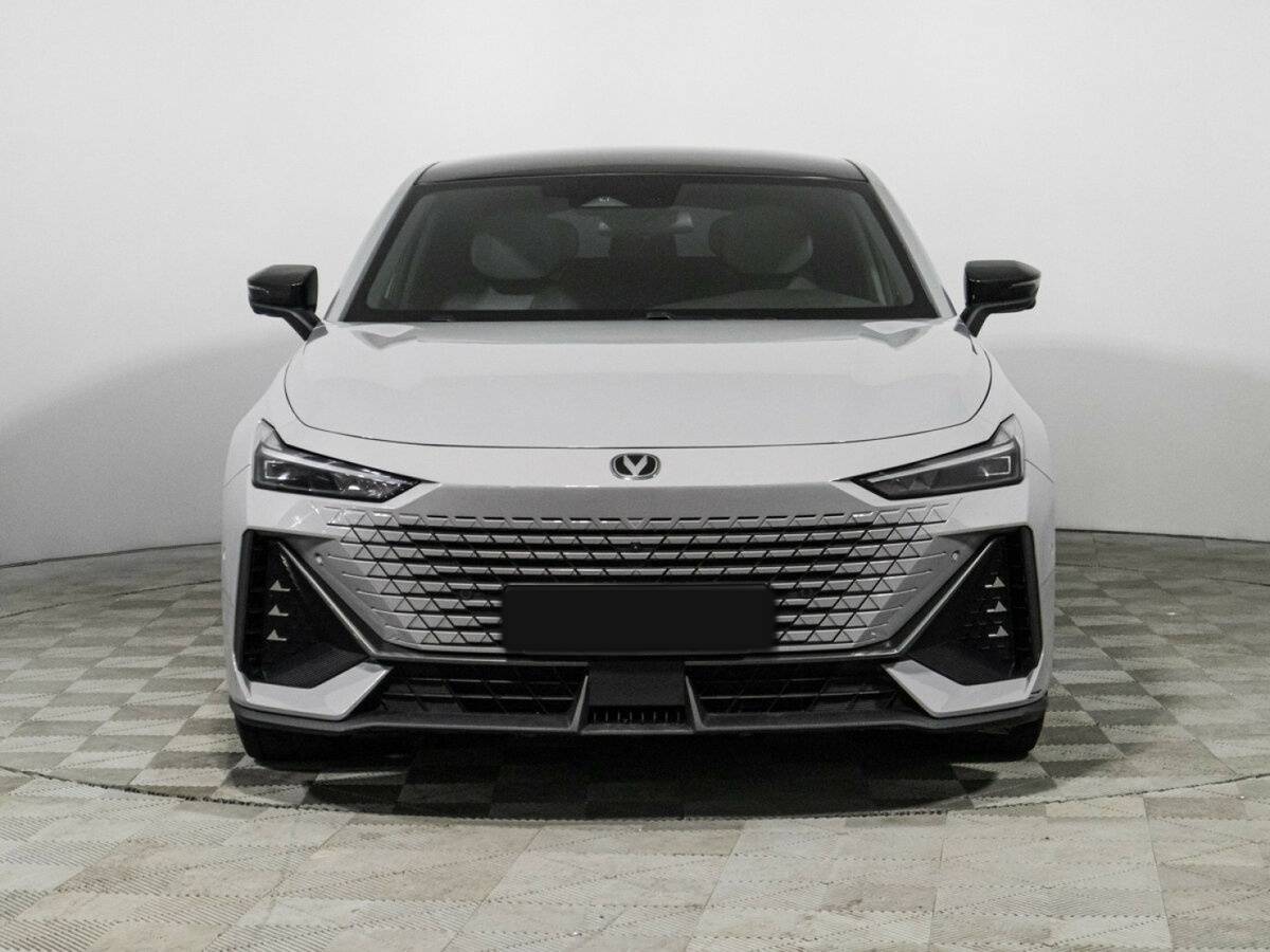 Changan UNI-V б/у, 2023, Роботизированная. Фото: #1