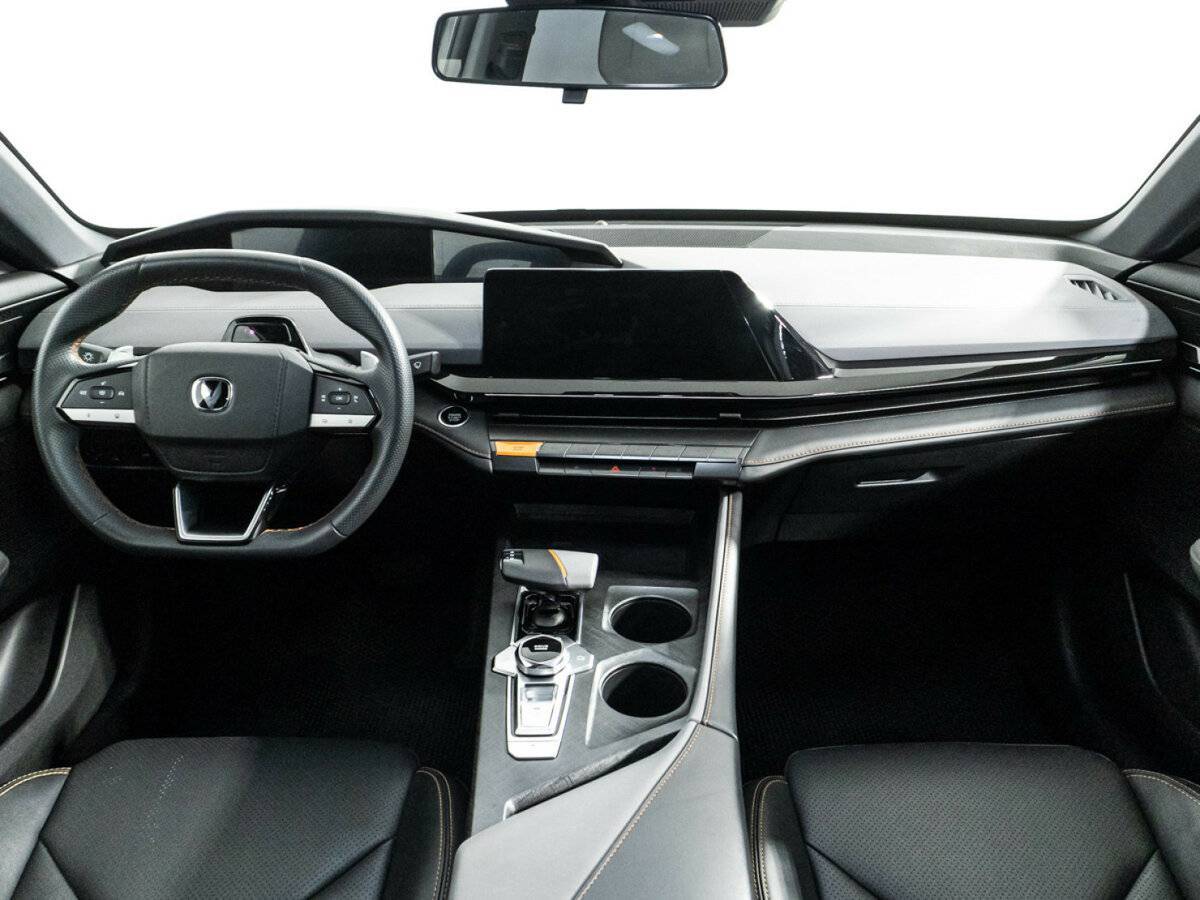 Changan UNI-V б/у, 2023, Роботизированная. Фото: #12