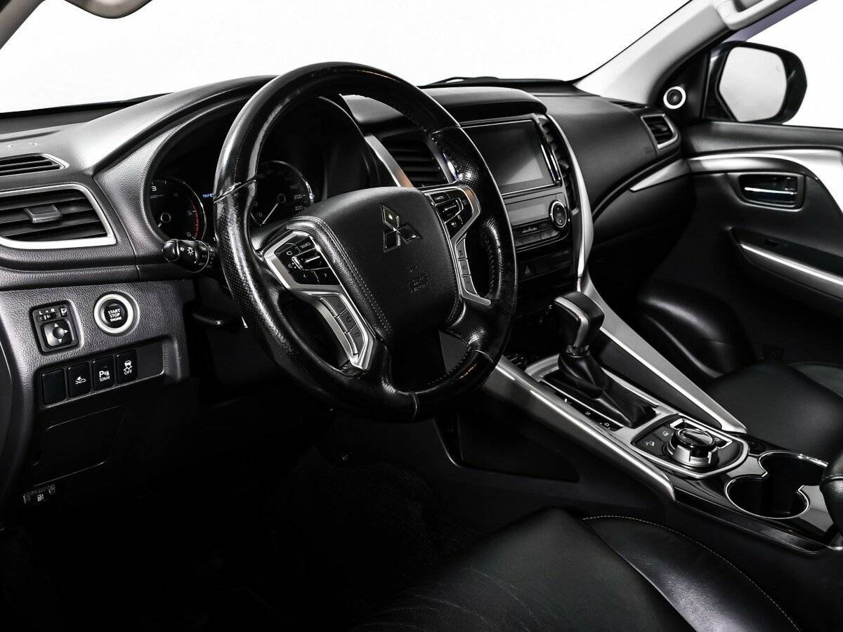 Mitsubishi Pajero Sport б/у, 2017, Автоматическая. Фото: #11