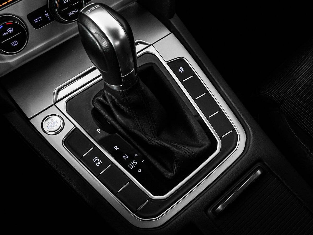 Volkswagen Passat б/у, 2018, Роботизированная. Фото: #17