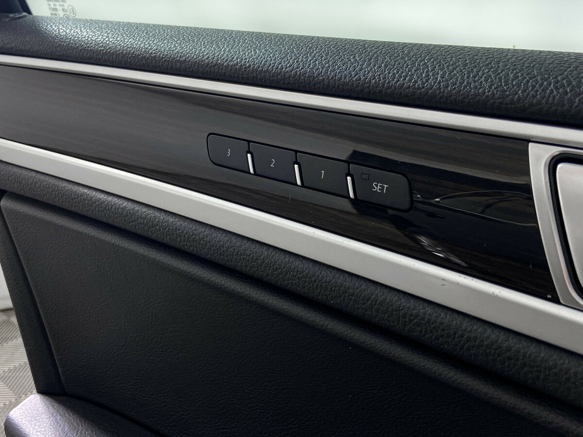 Volkswagen Touareg б/у, 2015, Автоматическая. Фото: #16