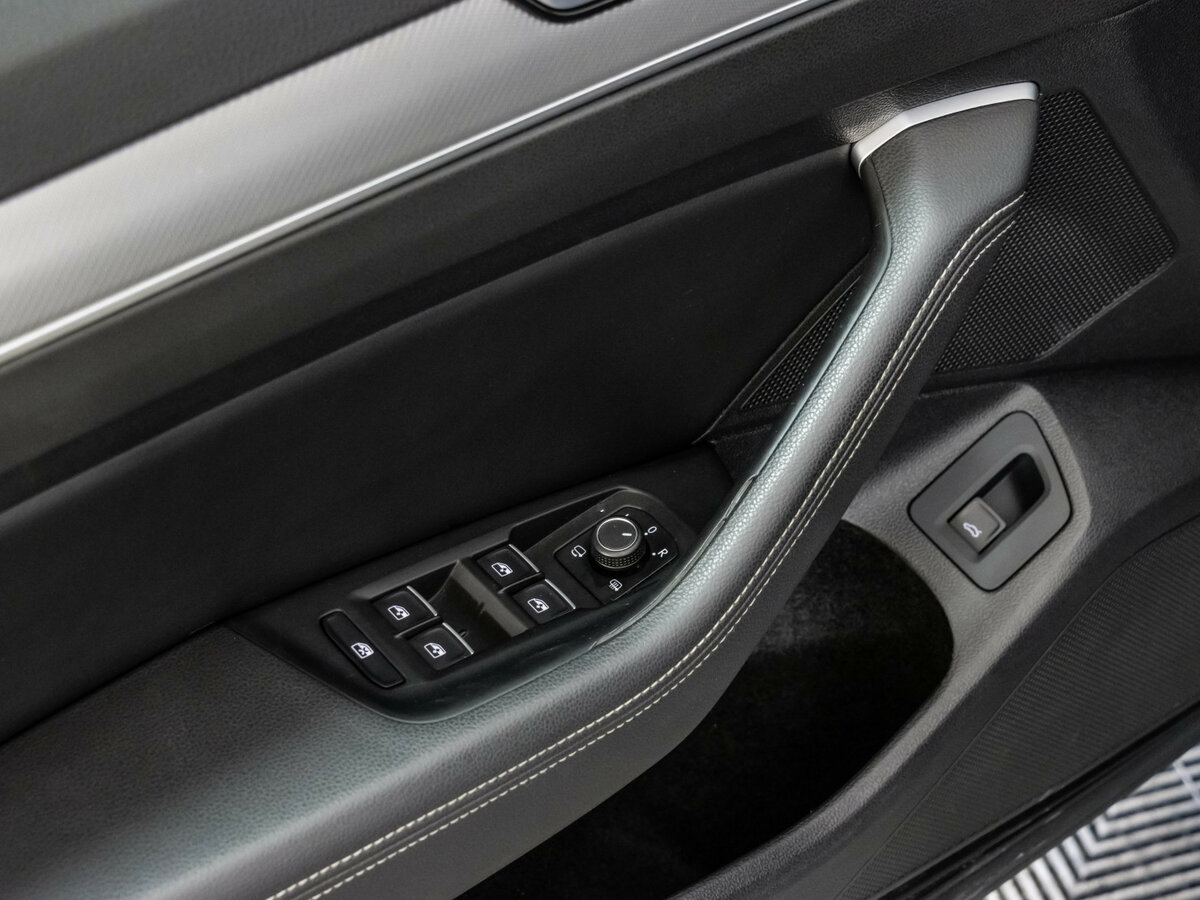 Volkswagen Passat б/у, 2018, Роботизированная. Фото: #12