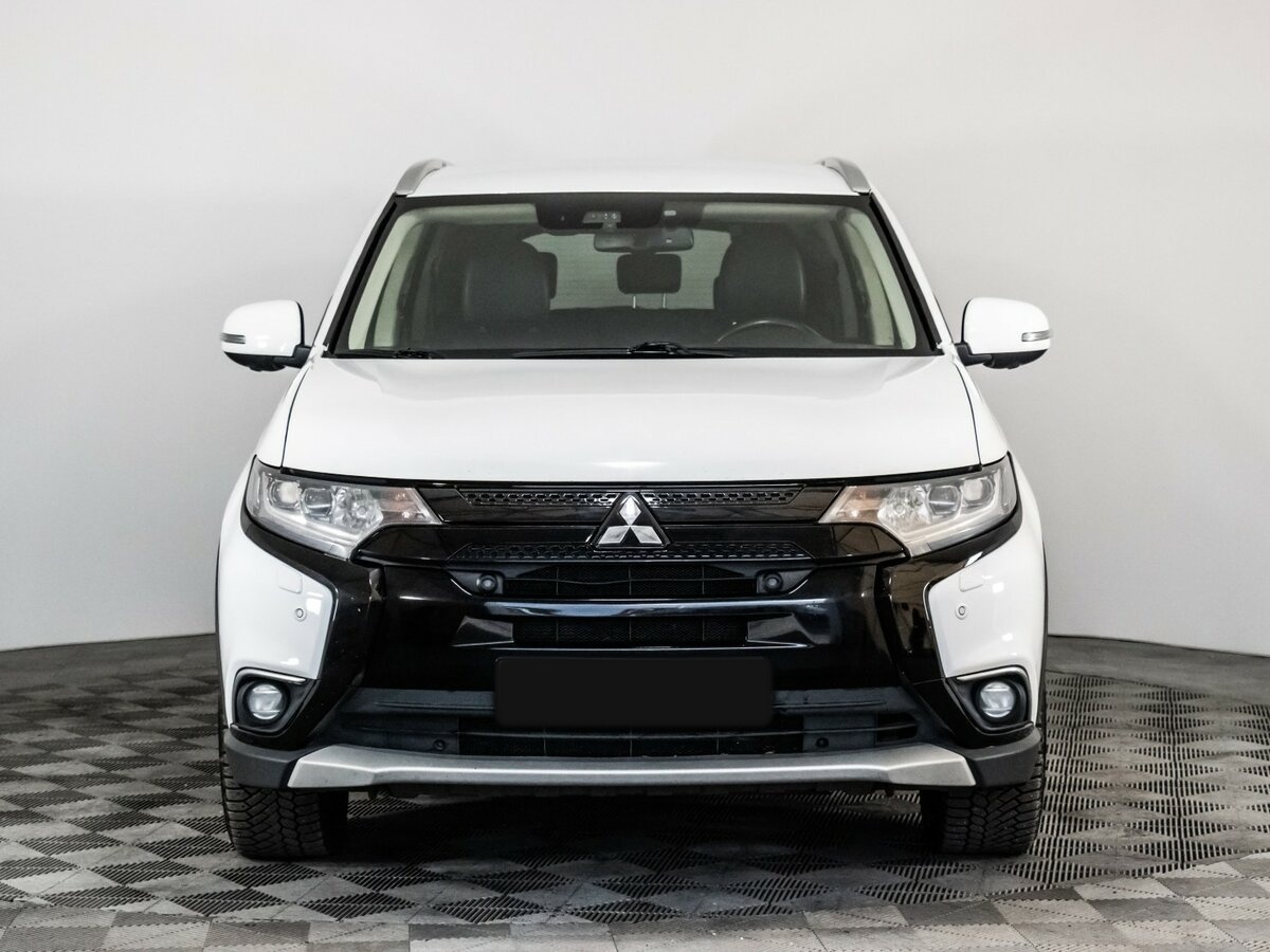 Mitsubishi Outlander б/у, 2017, Автоматическая. Фото: #1
