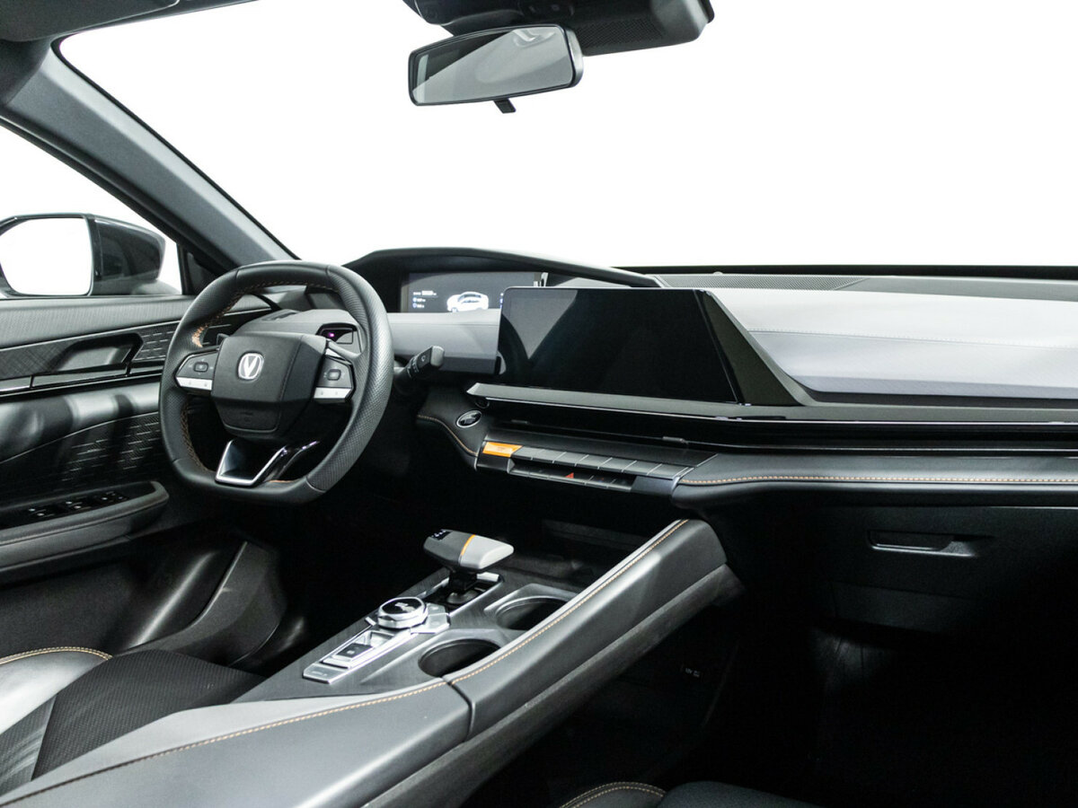 Changan UNI-V б/у, 2023, Роботизированная. Фото: #8