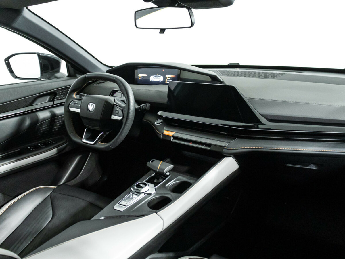 Changan UNI-V б/у, 2023, Роботизированная. Фото: #8