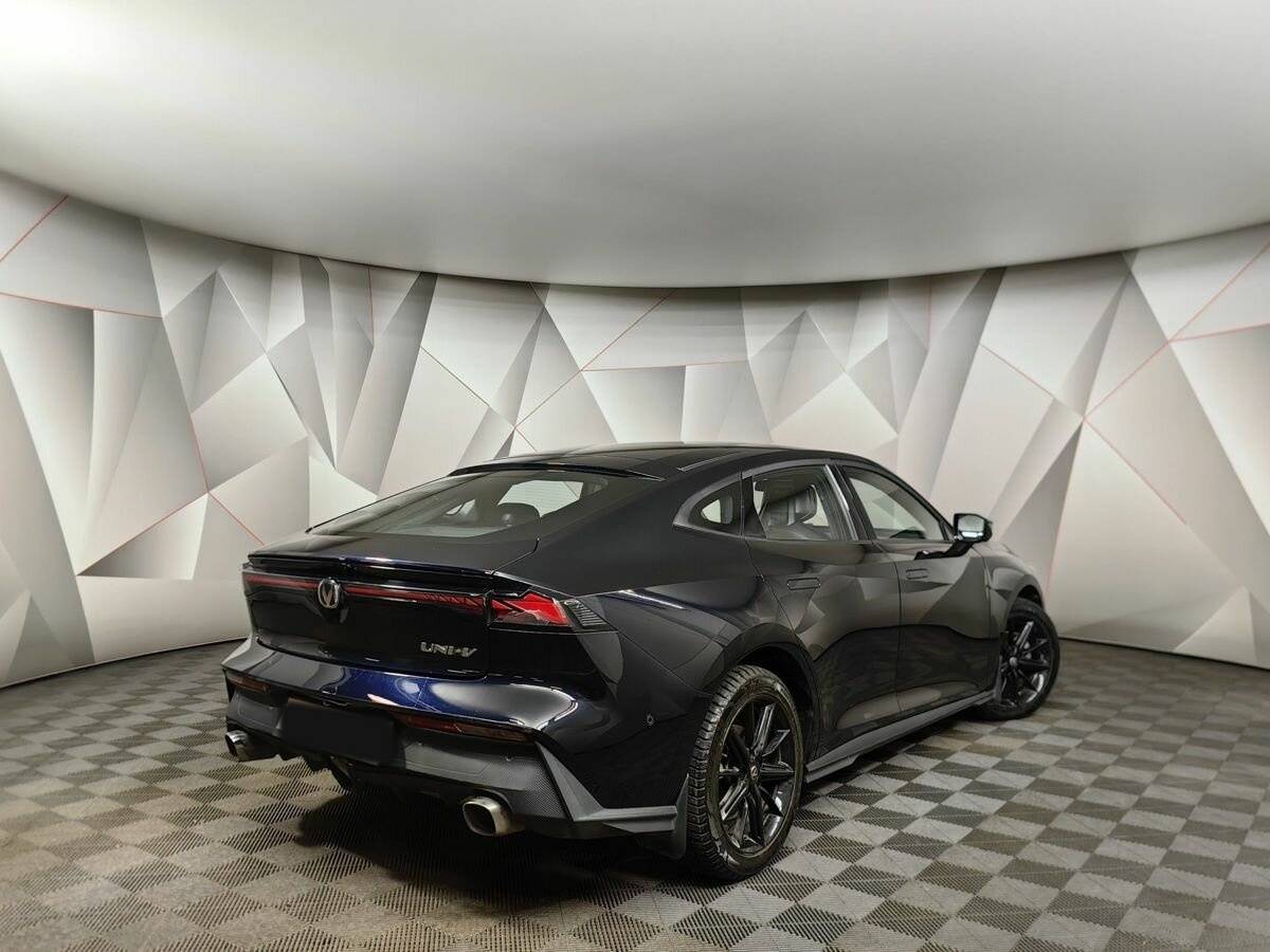 Changan UNI-V б/у, 2023, Роботизированная. Фото: #1