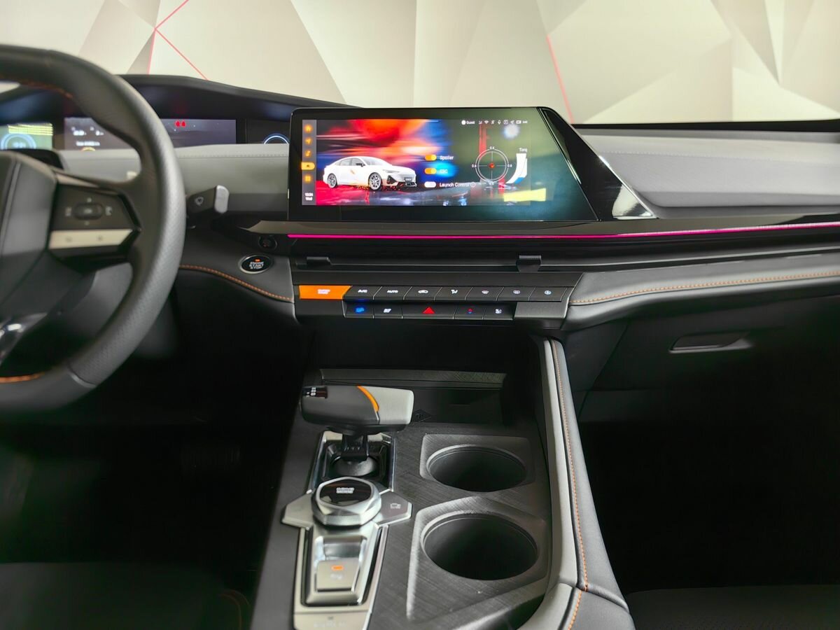 Changan UNI-V б/у, 2023, Роботизированная. Фото: #10