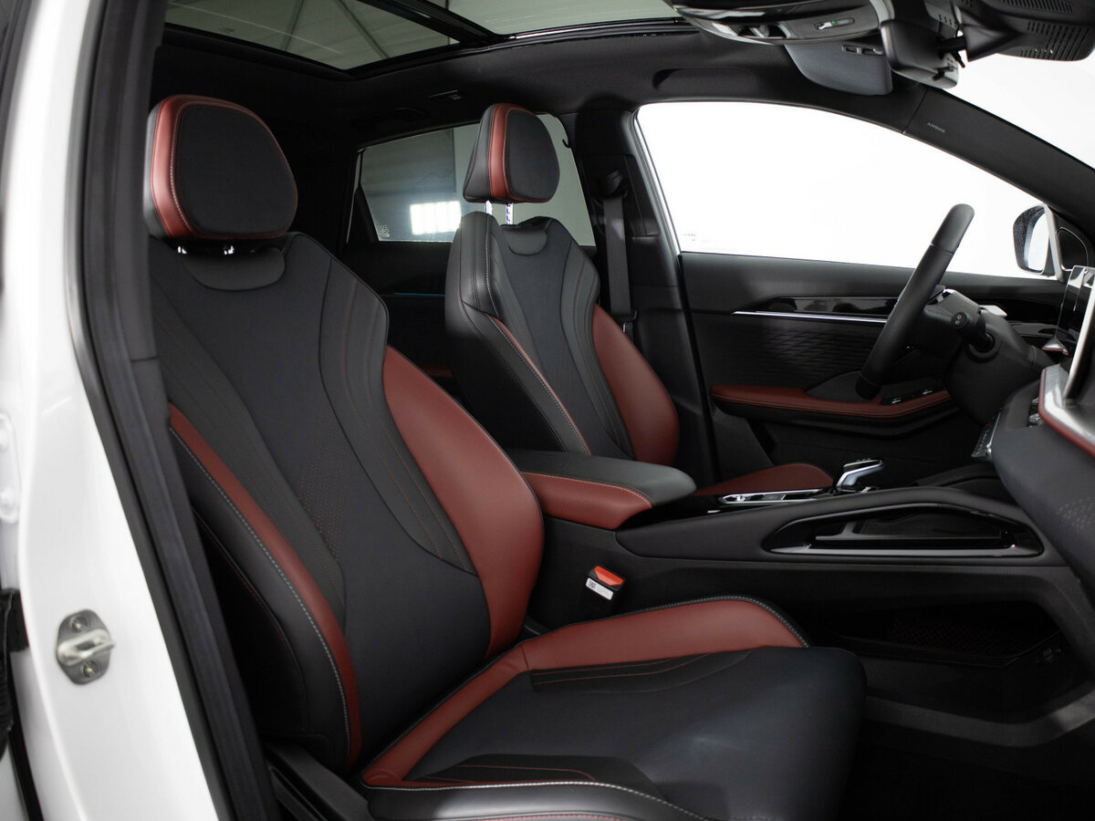 Geely Coolray б/у, 2023, Роботизированная. Фото: #10