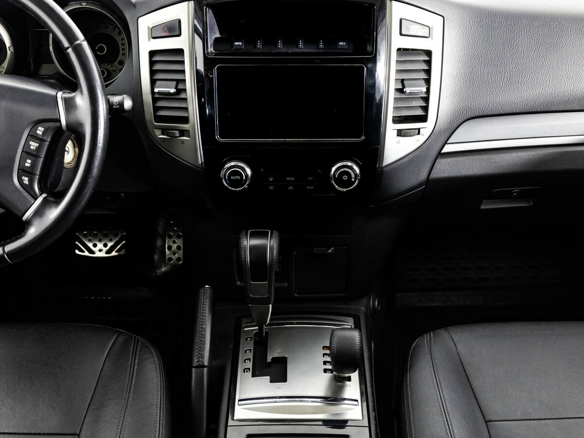 Mitsubishi Pajero б/у, 2017, Автоматическая. Фото: #14