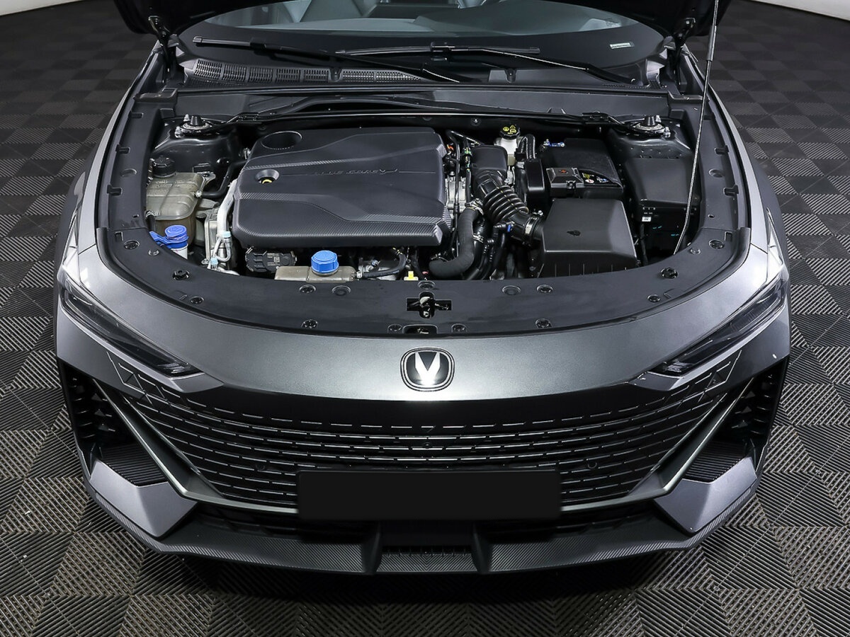 Changan UNI-V б/у, 2023, Роботизированная. Фото: #8