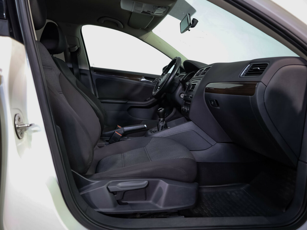 Volkswagen Jetta б/у, 2015, Механическая. Фото: #14