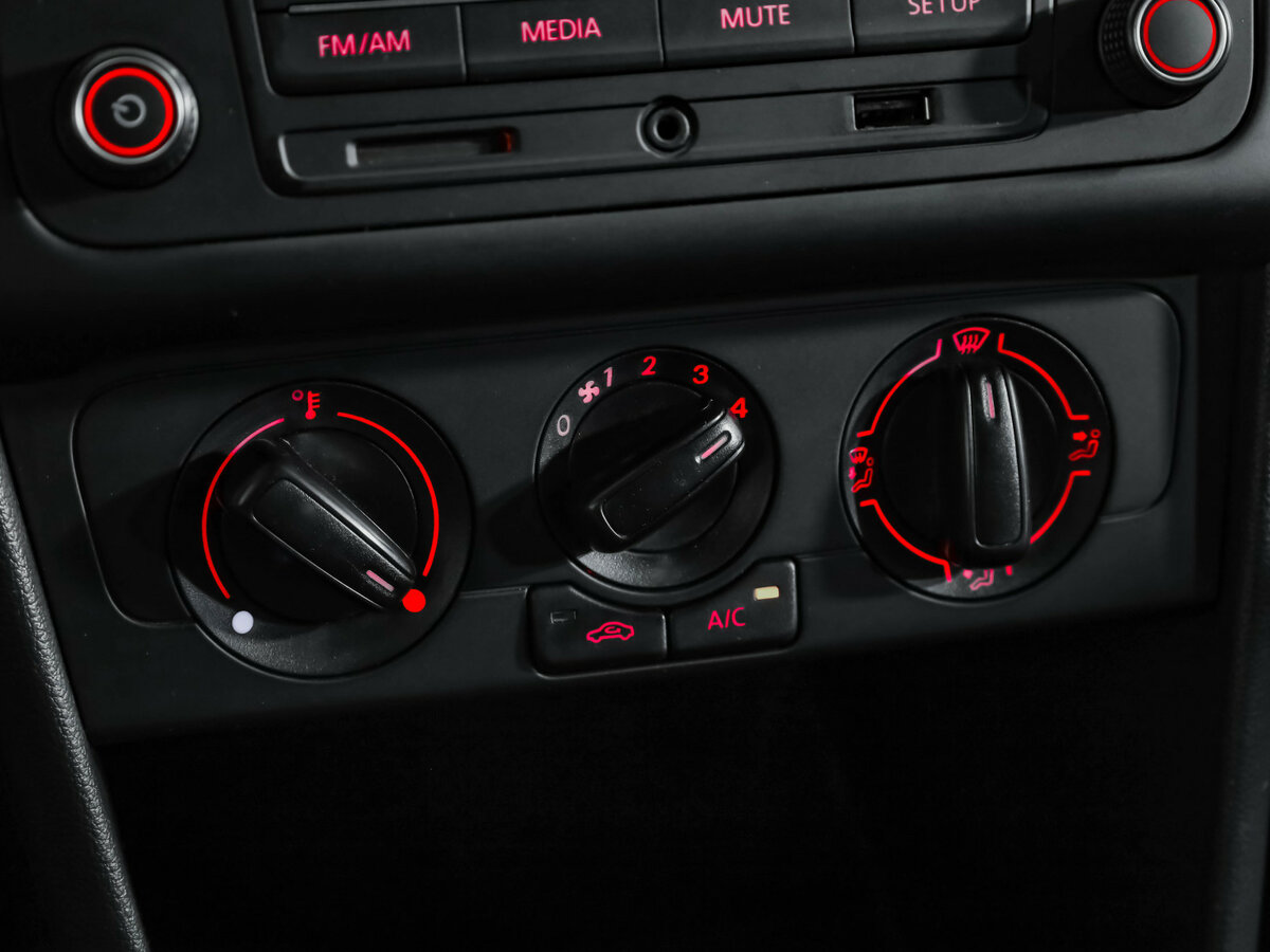 Volkswagen Polo б/у, 2018, Механическая. Фото: #11