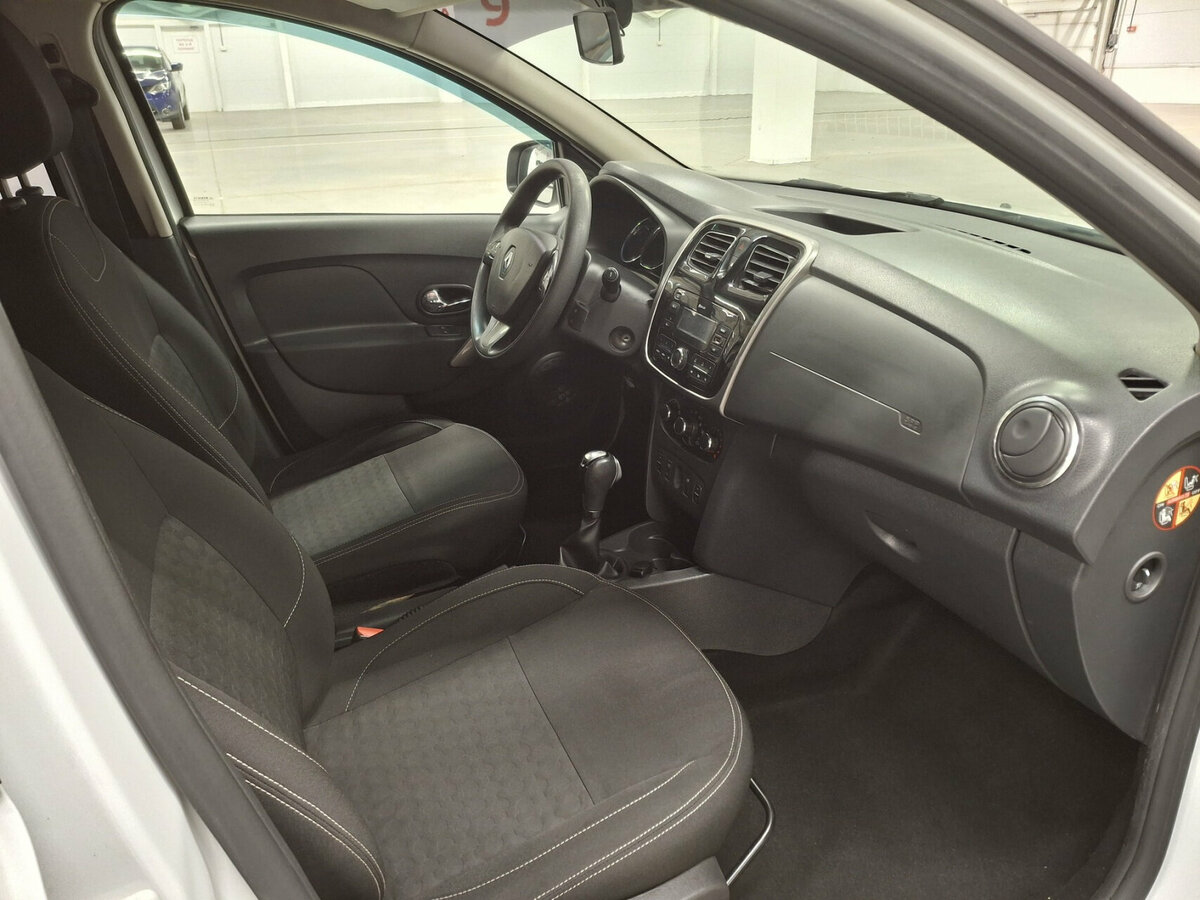 Рено Логан б/у, 2017, Автоматическая. Фото: #10