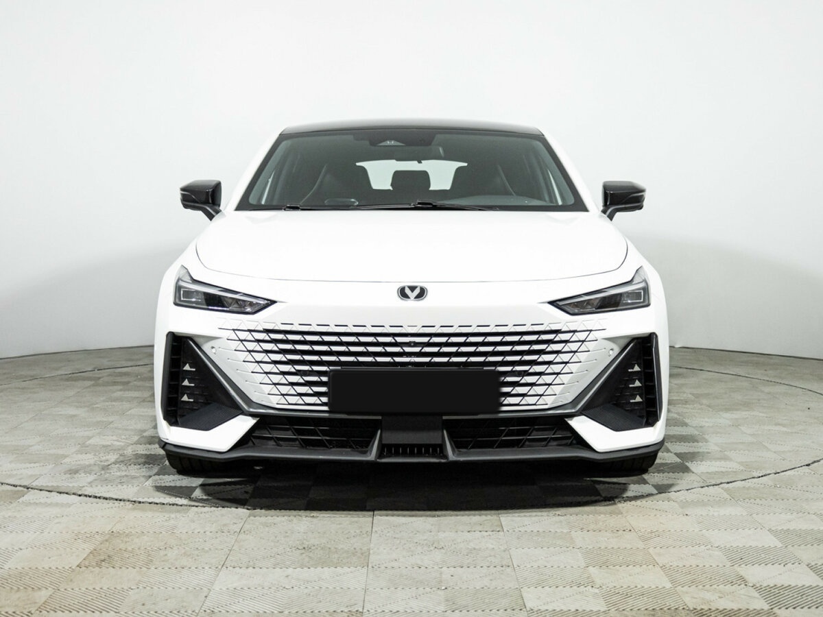 Changan UNI-V б/у, 2024, Роботизированная. Фото: #1