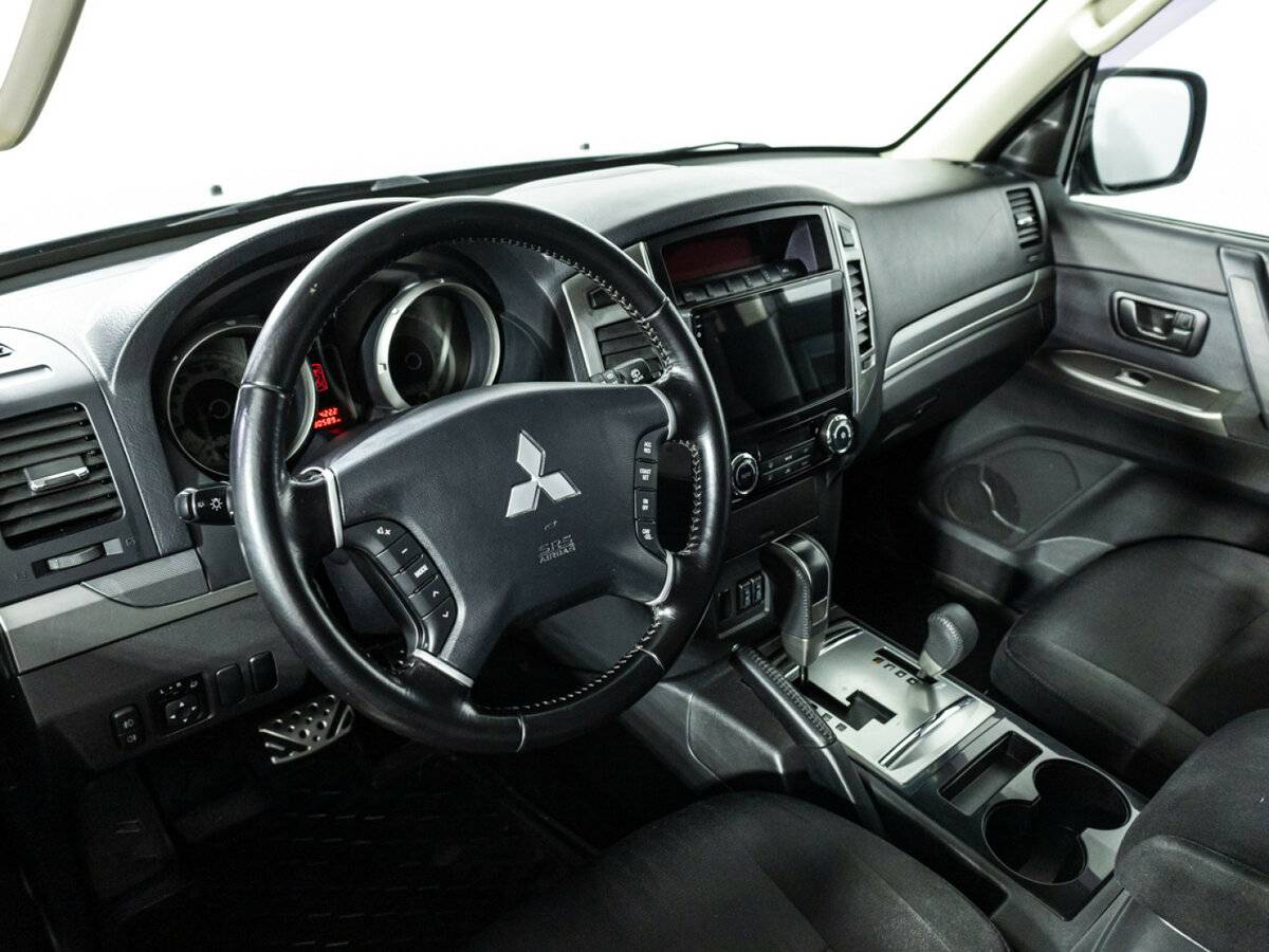 Mitsubishi Pajero б/у, 2015, Автоматическая. Фото: #9