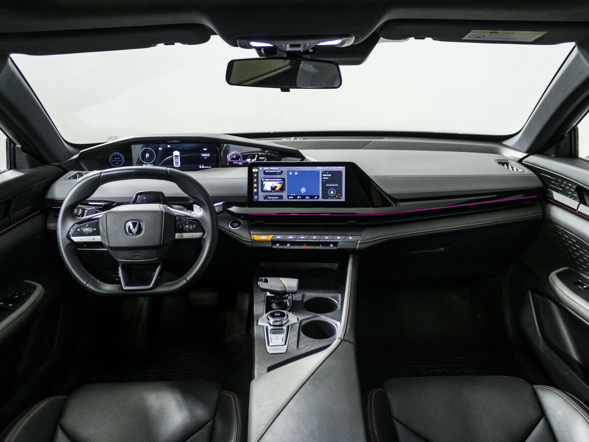 Changan UNI-V б/у, 2023, Роботизированная. Фото: #13