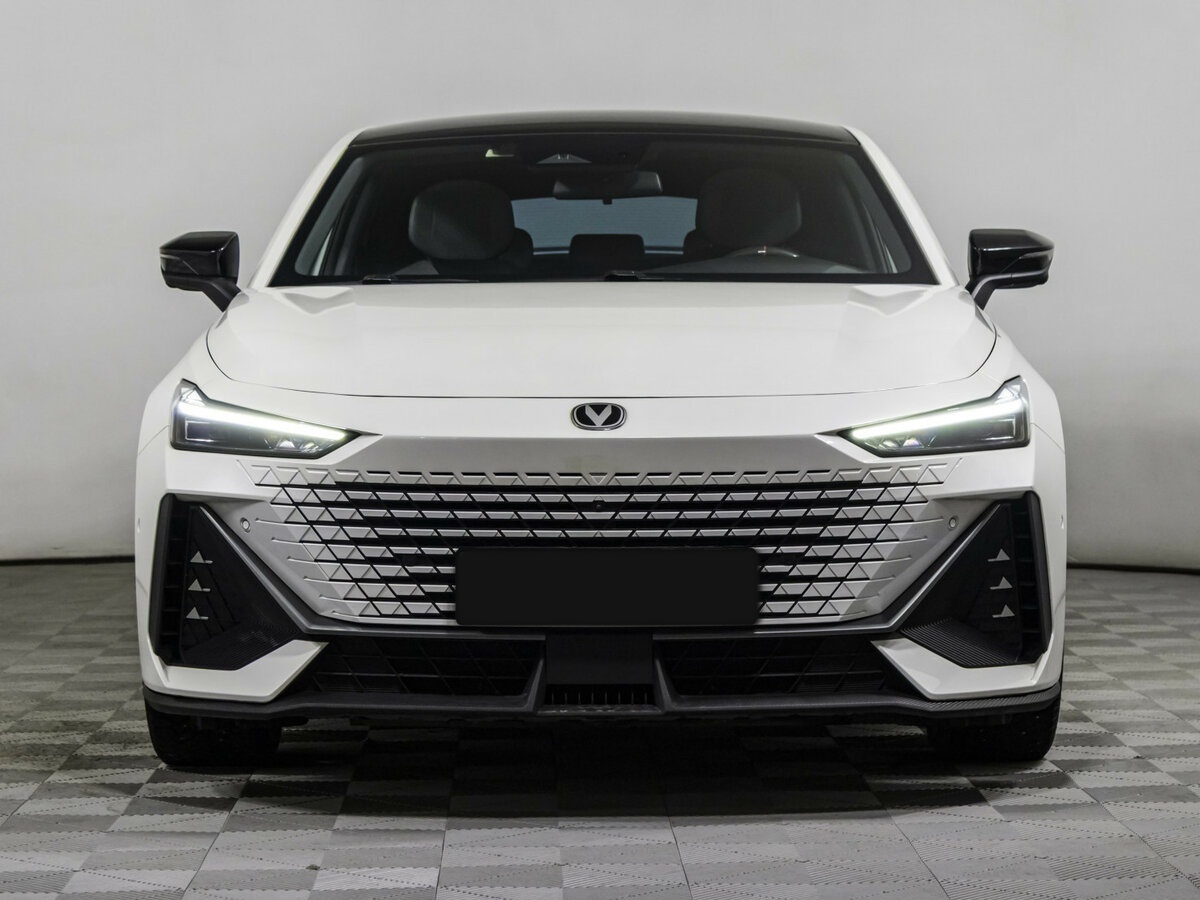 Changan UNI-V б/у, 2023, Роботизированная. Фото: #1