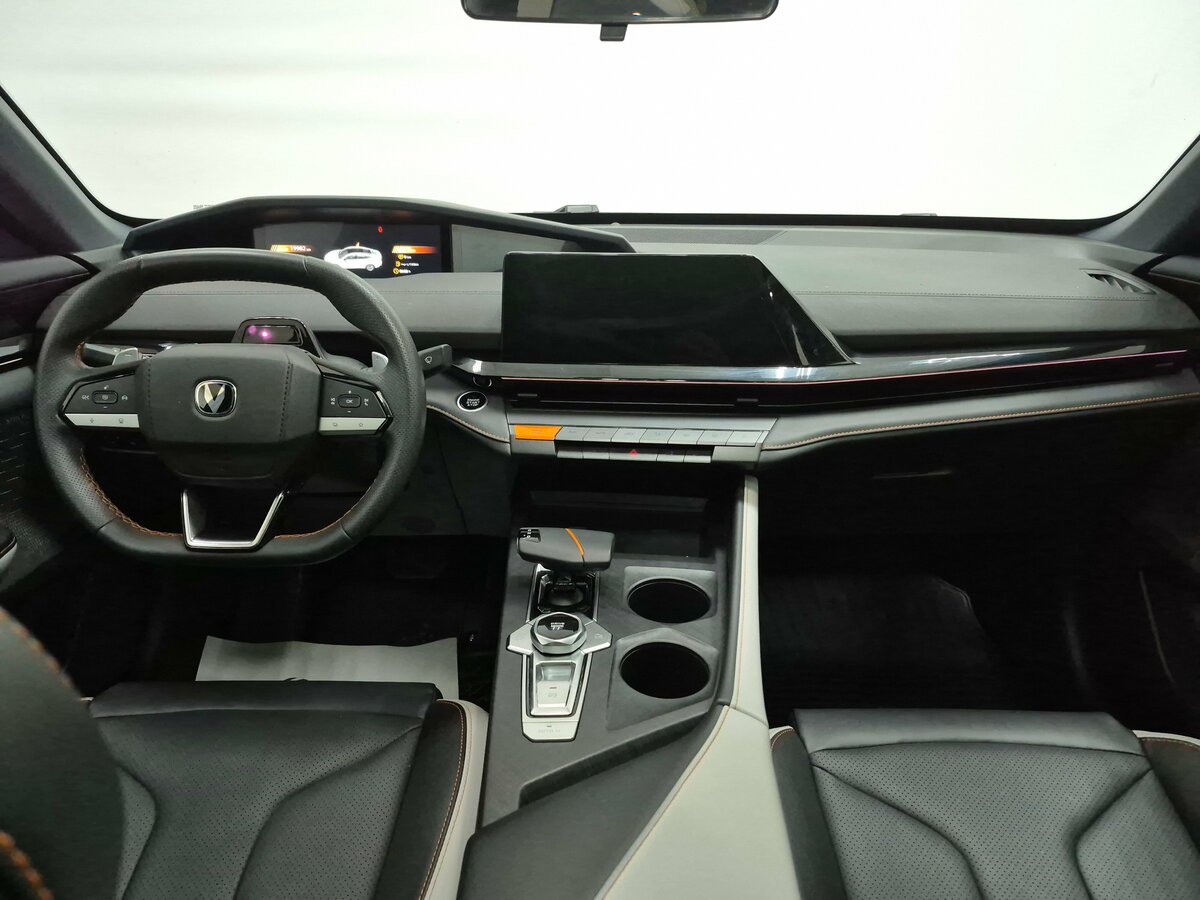 Changan UNI-V б/у, 2024, Роботизированная. Фото: #9