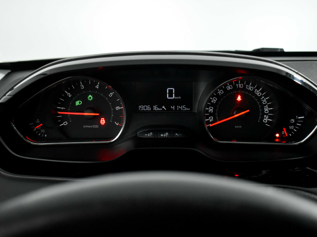 Peugeot 208 б/у, 2013, Механическая. Фото: #16