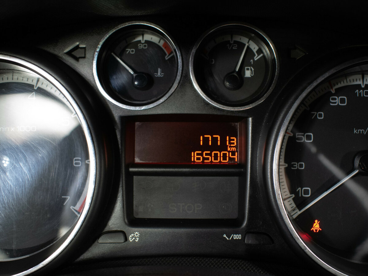 Peugeot 408 б/у, 2013, Механическая. Фото: #11