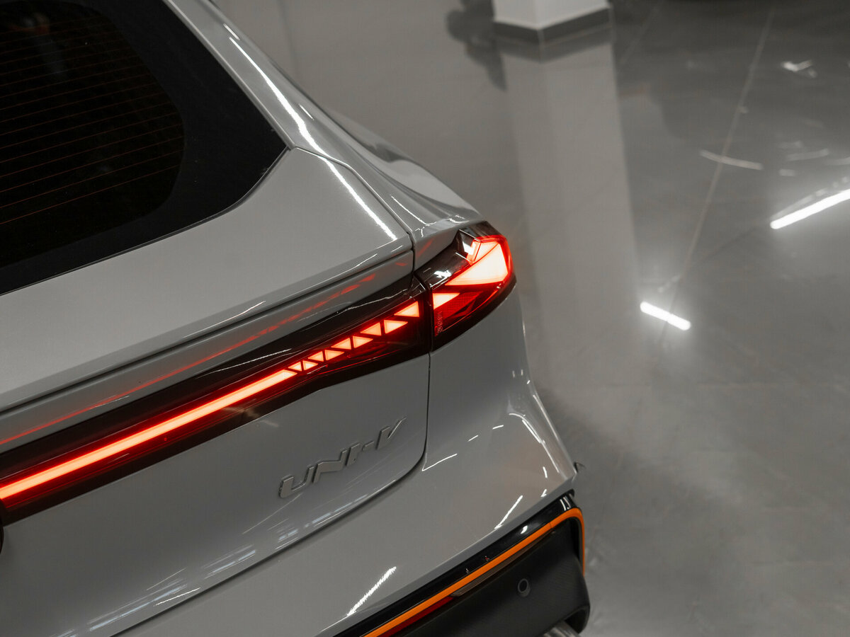 Changan UNI-V б/у, 2023, Роботизированная. Фото: #22