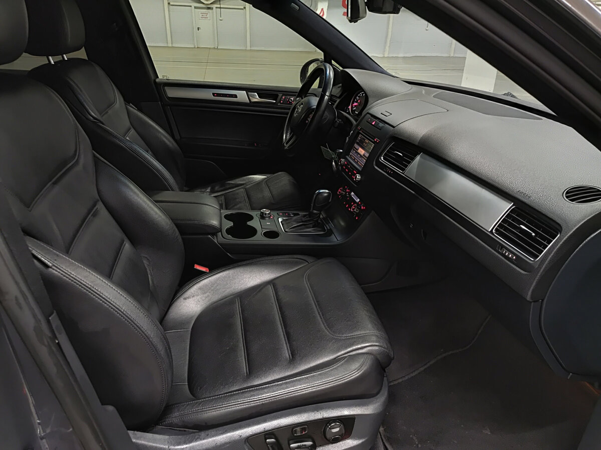 Volkswagen Touareg б/у, 2012, Автоматическая. Фото: #10
