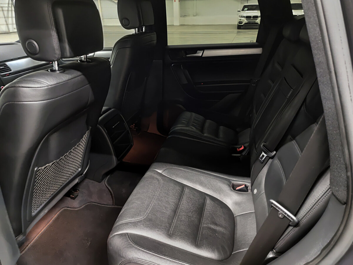 Volkswagen Touareg б/у, 2012, Автоматическая. Фото: #11
