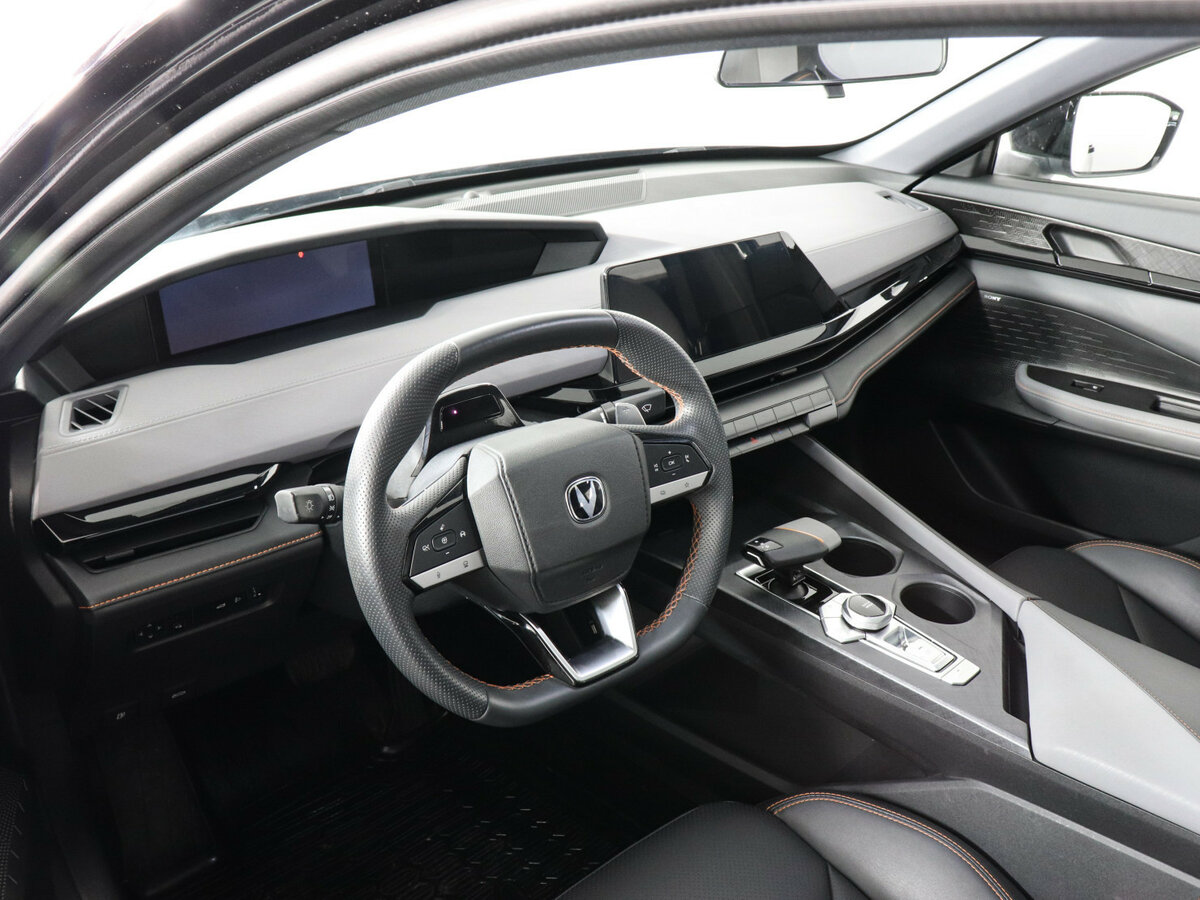 Changan UNI-V б/у, 2023, Роботизированная. Фото: #8