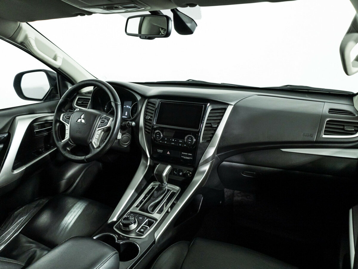 Mitsubishi Pajero Sport б/у, 2017, Автоматическая. Фото: #6