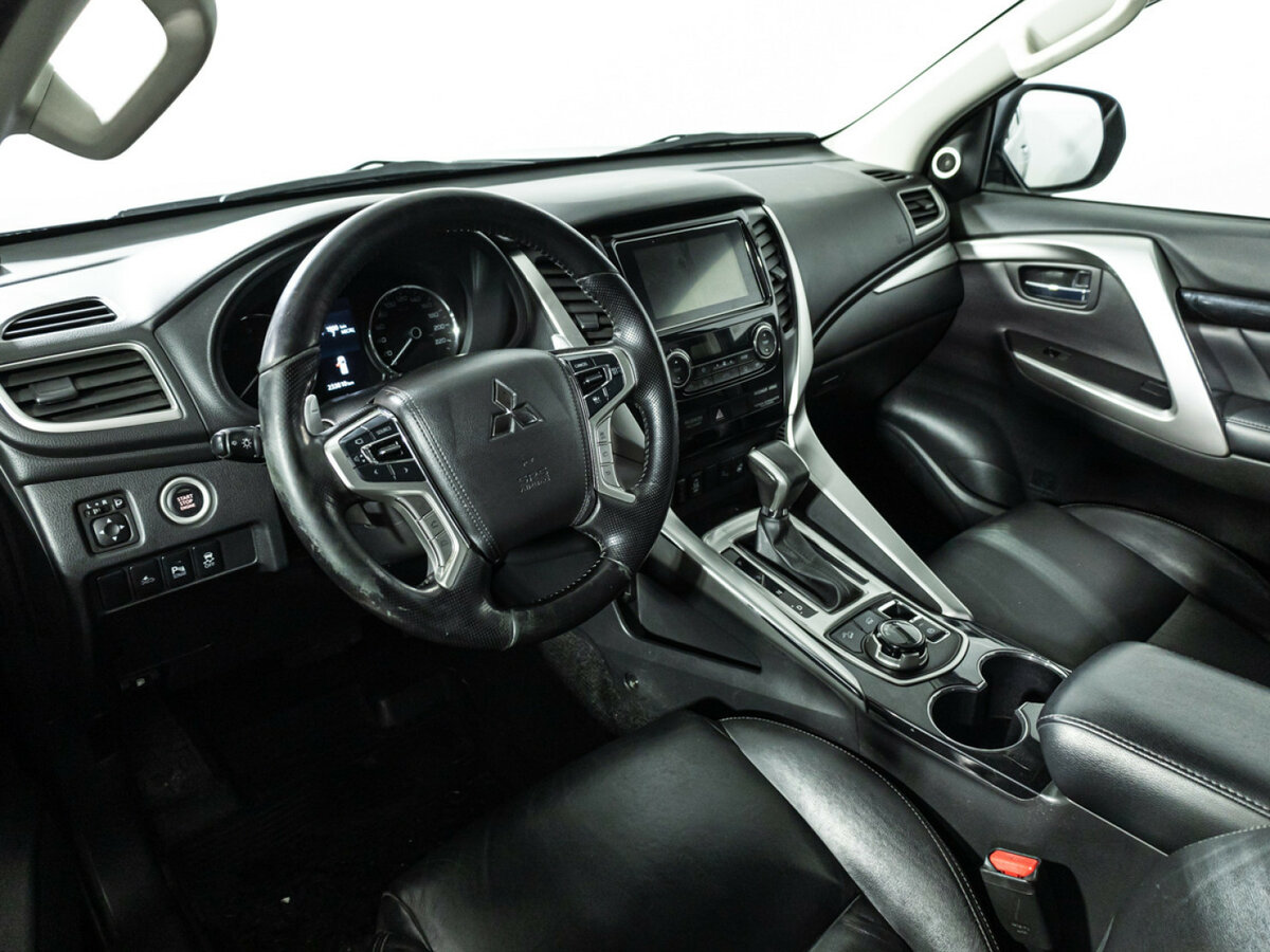 Mitsubishi Pajero Sport б/у, 2017, Автоматическая. Фото: #8